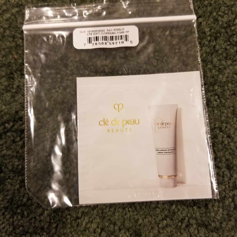 13x CLE DE PEAU Beaute Softening Cleansing Foam Sa
